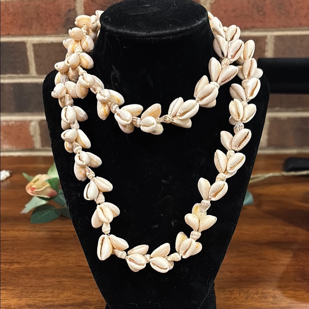 Elegant Shell Necklace 32 inches long.
